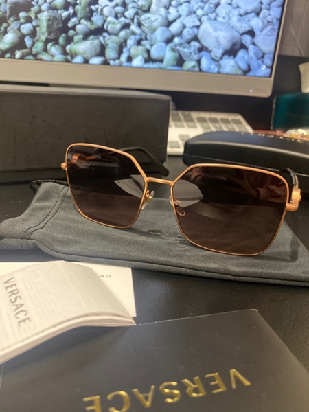 Kính Versace gọng vàng KG+