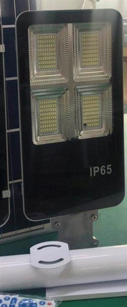 Led bàn Chải chiếu sáng đường phố 100w ( 4 module) nhôm đúc