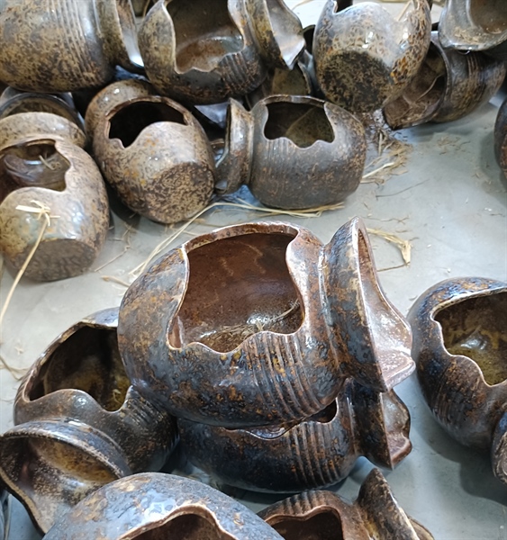 BÌNH THÁC NƯỚC NHỎ NÂU