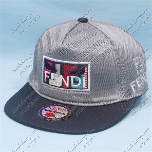 Nón kết hiphop vải cotton xốp mềm có lưới trẻ em từ 2-5 tuổi (vòng đầu từ 48-52cm) thêu chữ Fendi phía trước và bên hông có khóa dán