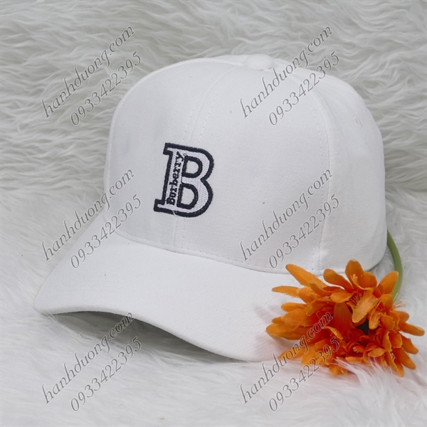 Nón kết nhung thêu chữ B Burberry sớ nhuyễn phong cách thời trang