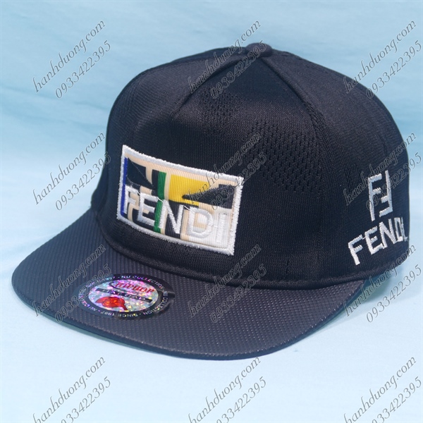 Nón kết hiphop vải cotton xốp mềm có lưới trẻ em từ 2-5 tuổi (vòng đầu từ 48-52cm) thêu chữ Fendi phía trước và bên hông có khóa dán