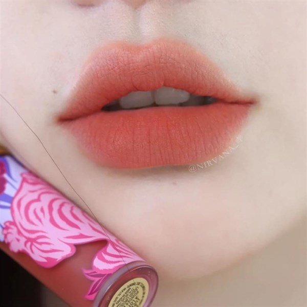 Son kem lì MAC Luck Be A Lotus Powder Kiss Liquid Lipcolour Lunar Luck