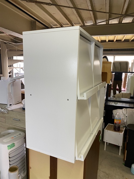 Tủ kệ 4 ngăn trắng