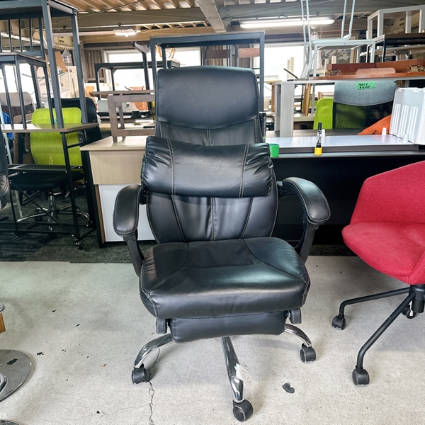 Ghế giám đốc da đen có thể ngả, có giá đỡ chân nitori