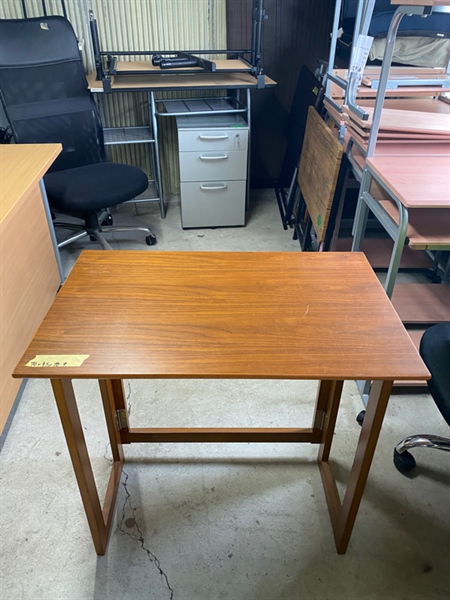 Bàn gấp gỗ chân vuông