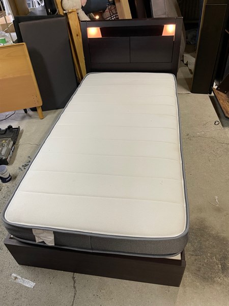 Giường đơn 2 ngăn kéo 2 ổ cắm 2 đèn nâu nitori