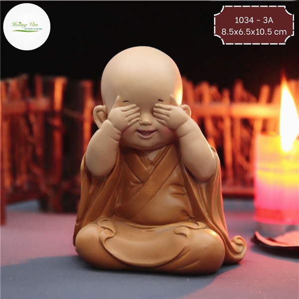Tượng chú tiểu áo nâu
