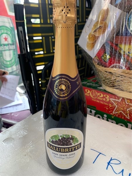 NƯỚC NHO TÍM CÓ GA SALUBRITTI 750ML