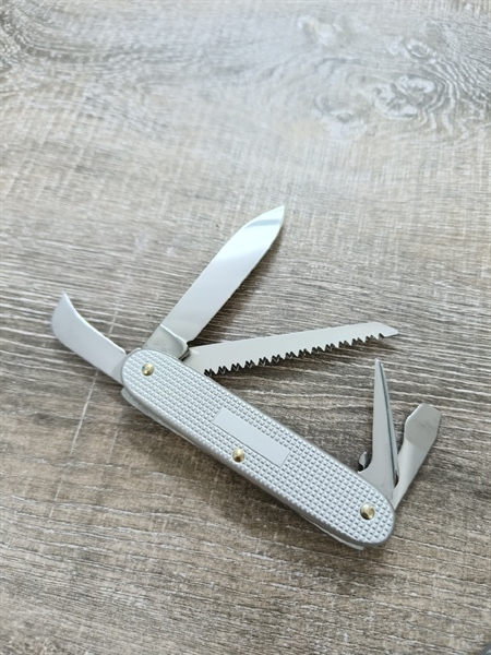 Victorinox Swiss army 7 alox