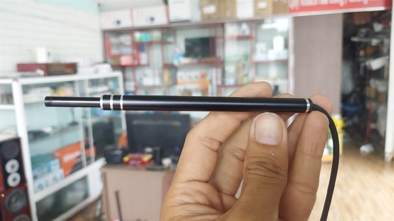 Dụng cụ ráy tai có camera nội soi