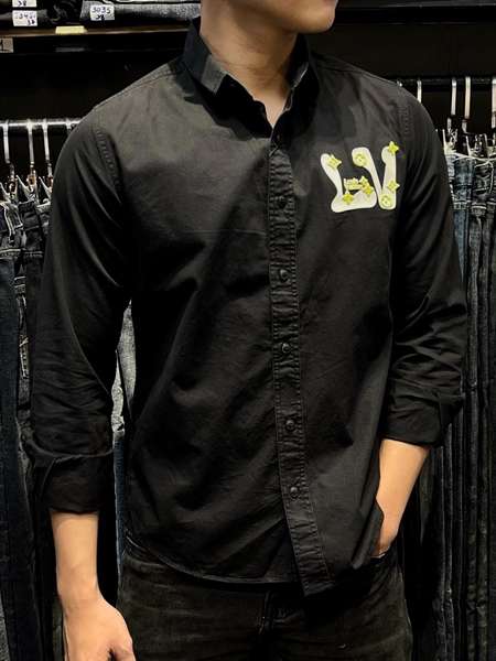 SMTD - Đen in Dập nổi LV xanh lá
