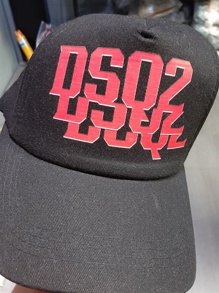 Nón HHN- đen in DSQUARED 2 đỏ