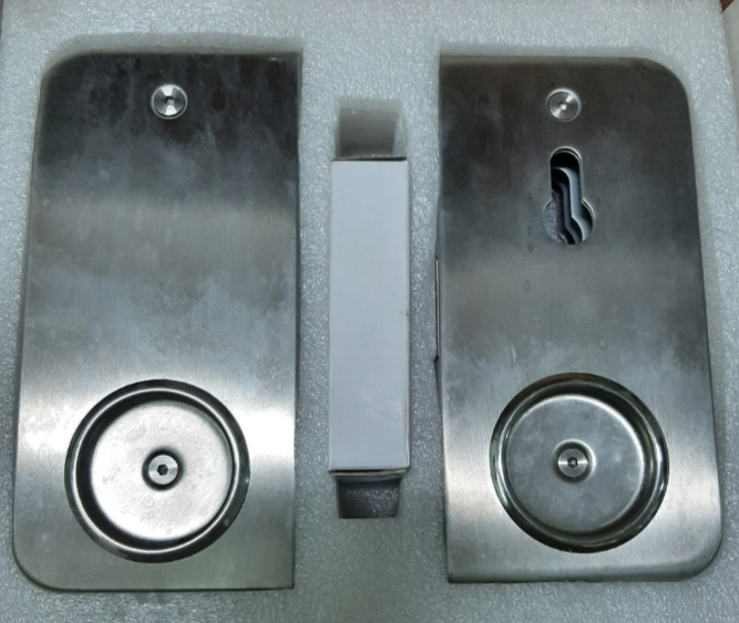 Khóa kính 105 đôi mờ