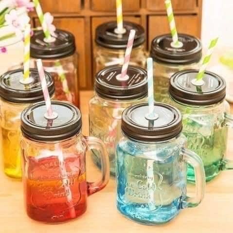 Cốc có ống hút