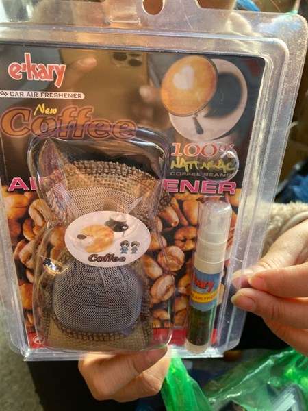 Lọ tinh dầu + túi cafe cheo ô tô