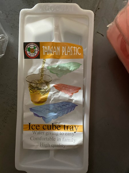Khay làm đá taiwan