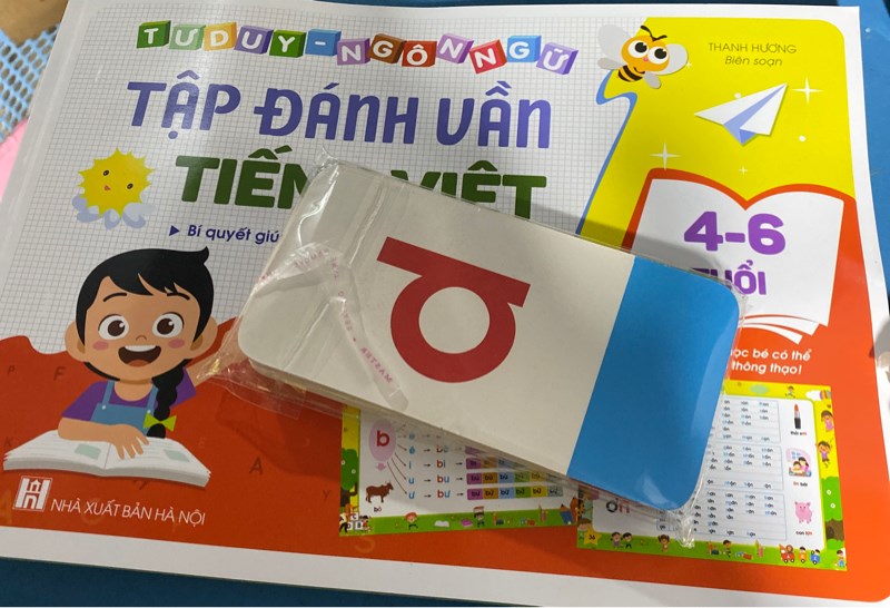 Sách đánh vần cho bé