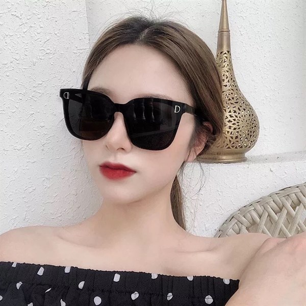 Kính D