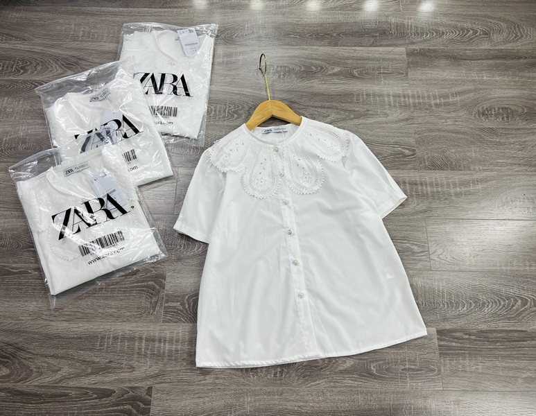 Sơ mi Zara cổ ren trắng cộc tay cúc ngọc