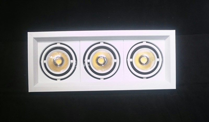 Đèn Led âm trần ba 3*5w xoay 360 độ ánh sáng vàng LQ