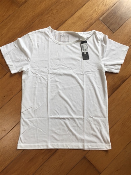 Áo t shirt trắng AC22