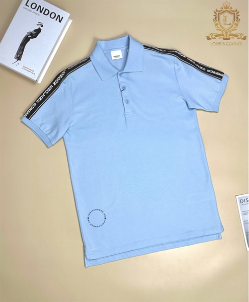 Polo Burberry pale blue vạt chữ vai