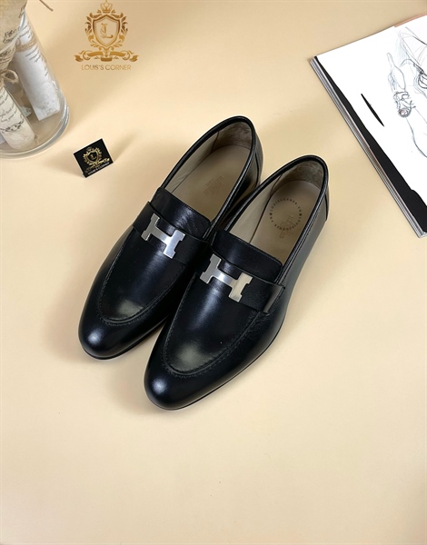 Loafer Hermes Paris đen trơn H phay bạc