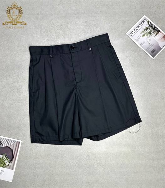 Short kaki Burberry đen xếp li
