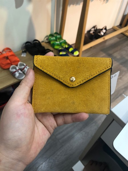 Ví MG 330807579915 da lộn vàng có nắp