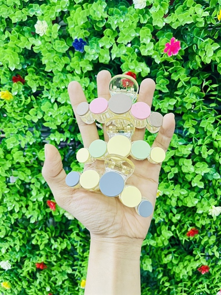 Kẹp càng cua hình tròn sắc màu