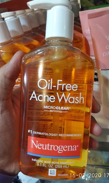 Sữa rửa mặt Neutrogena Oil-Free Acne Wash lớn 269ml