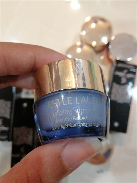 Kem dưỡng da ban đem estee lauder