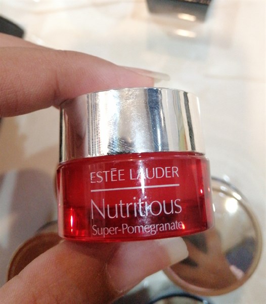 Kem lựu estee lauder
