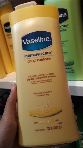 Kem dưỡng thể Vaseline vàng 725ml