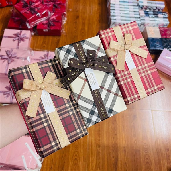 Hộp đựng quà Kẻ ca rô