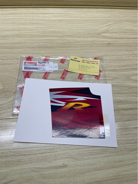 Tem Bửng Ngoài Dưới Trái Si R ,08 Xe Đen Bạc (B) 5C64 ( Bánh căm Đĩa )