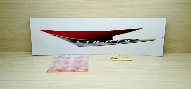 Tem sườn Ex 11 trên Trái ( Xe RC 12 Đỏ bửng ngoài Đen )