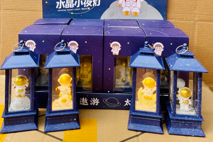 Đèn ngủ trang trí led phi hành gia