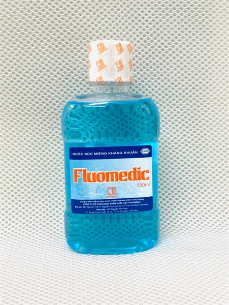 FLUOMEDIC PHARMEDIC Dung dịch súc miệng sát trùng, khử mùi hôi răng, miệng, họng, ngừa sâu răng 250ml
