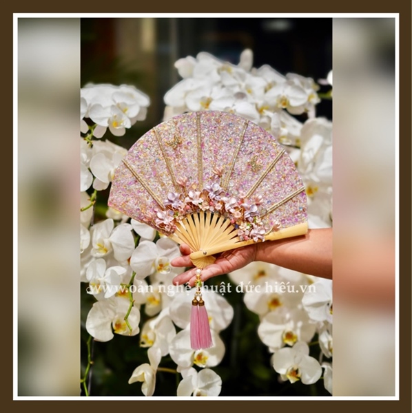 Quạt Hầu Khảm Xà Cừ Màu Hồng