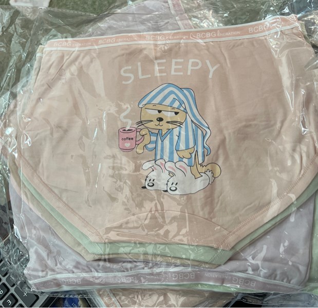 6152- q hình con gái