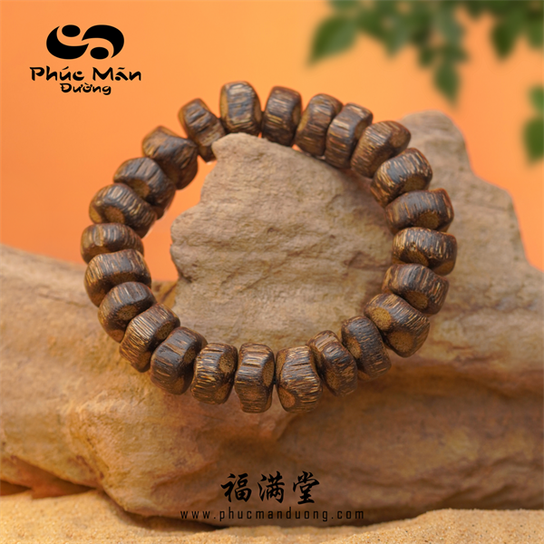 Vòng Tay Trầm Cận Chìm Tự Nhiên Rừng Phước Sơn