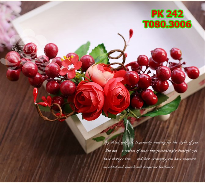 Cài tóc hoa hồng đính quả đỏ mẫu đẹp