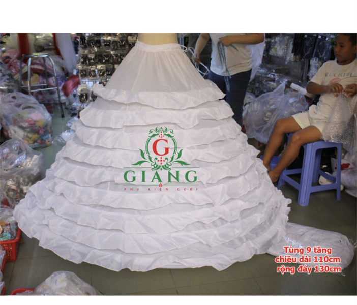 Tùng phồng áo cưới nặng 9 tầng thép