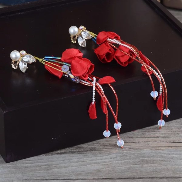 2192 Bộ cài tóc hoa đỏ kèm bông tai hoa hồng nhí