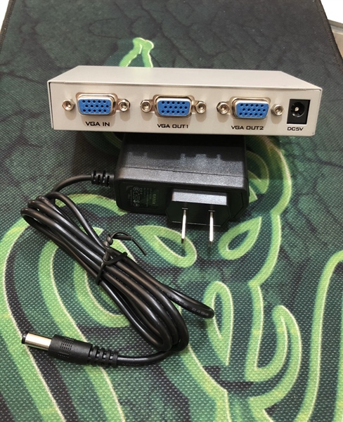 Bộ chia VGA 1 nguồn phát ra 2 màn hình hiển thị giống nhau