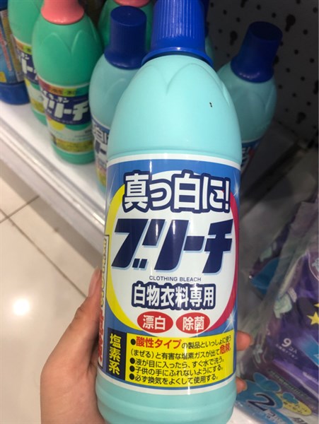 Nước tẩy trắng quần áo Rocket 600ml
