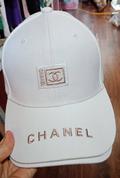 Mũ trắng CHANEL