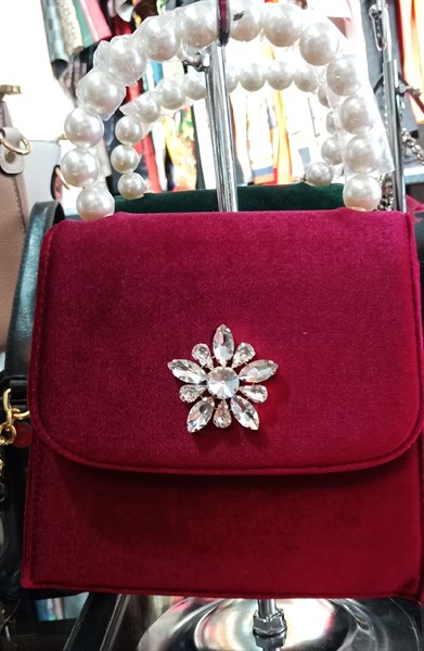 Giỏ Nhung vai ngọc trai